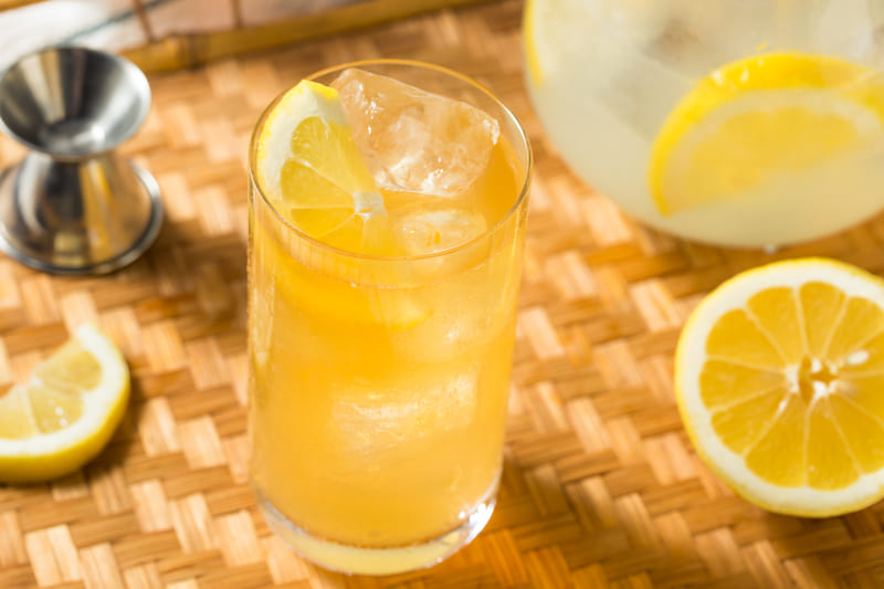 You are currently viewing 10 Best Alcohols To Mix With Lemonade