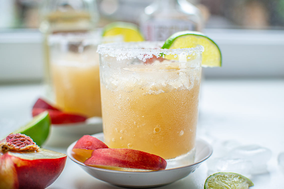 You are currently viewing Easy Frozen Margarita Recipe (Peach Version)