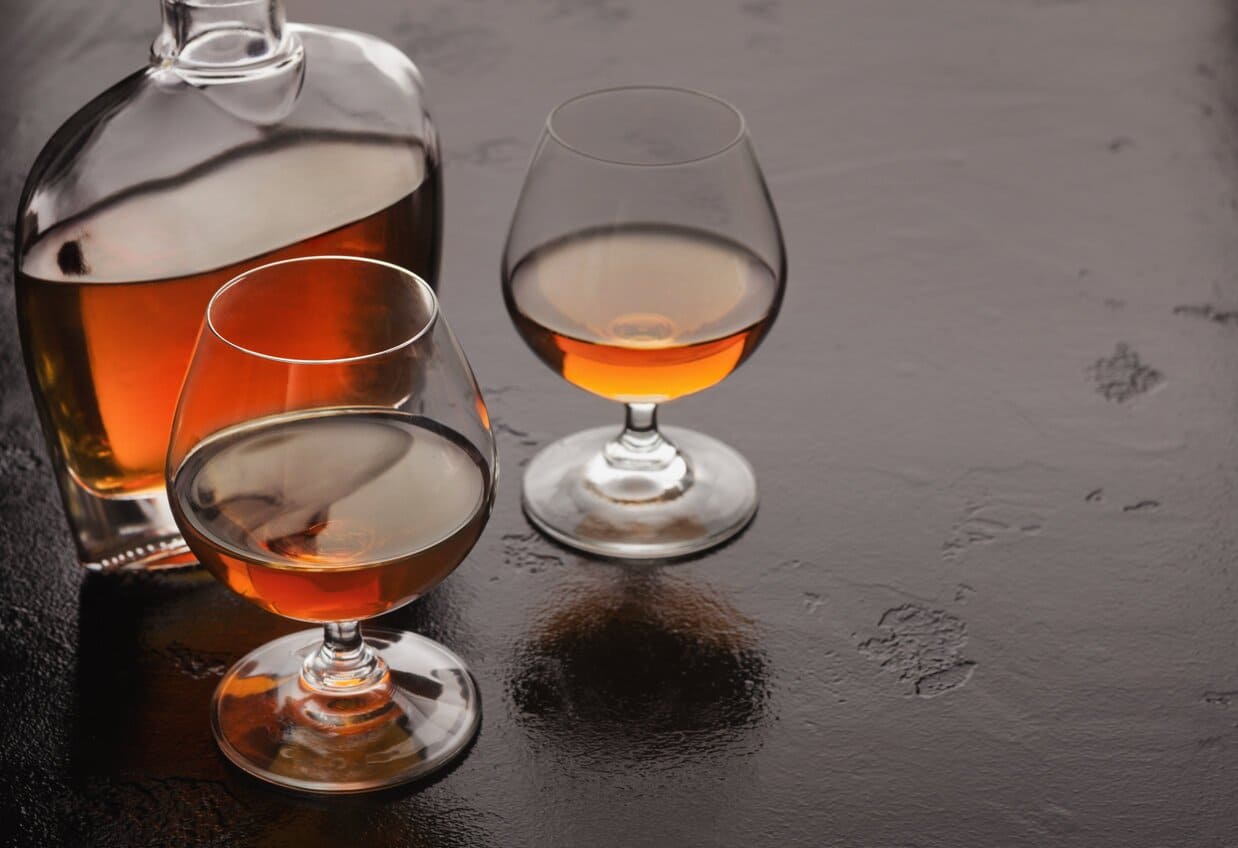 You are currently viewing D’usse vs Hennessy: Which is a Better Cognac?