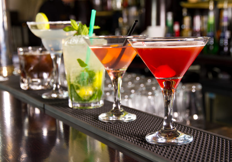 You are currently viewing 27 Cheap Drinks To Order At A Bar