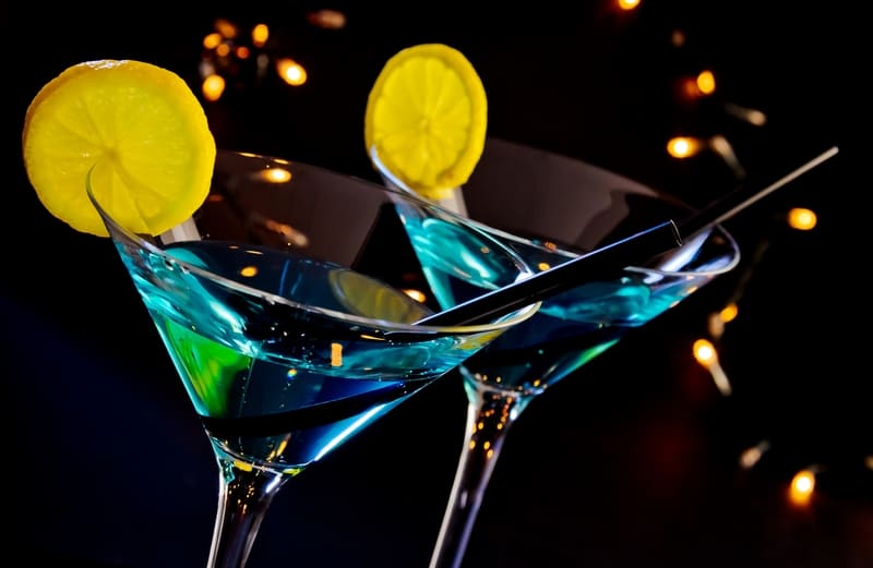 You are currently viewing 15 Best Drinks With Blue Raspberry Vodka