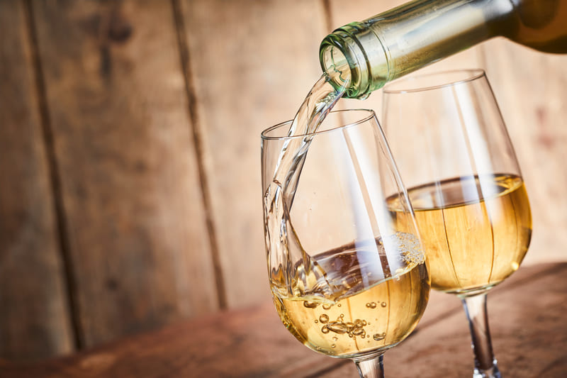 You are currently viewing 11 Best Sweet White Wine Brands To Try This Year