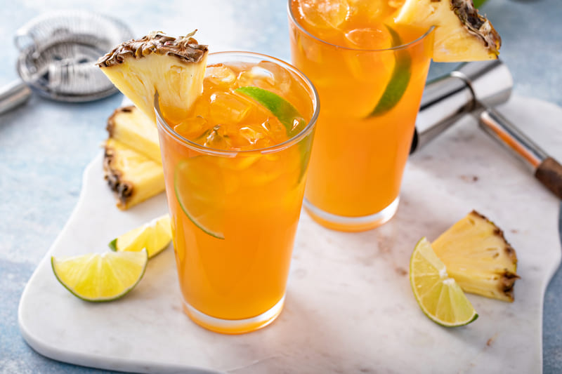 You are currently viewing Pleasing Pineapple Rum Cocktails: 15 Recipes to Quench Your Thirst